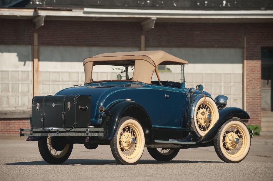  Ford Model A DeLuxe Roadster 1931 года  (фото 2 из 11)